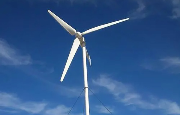 風力發電機組：恒頻發電技術與變速恒頻運行解析